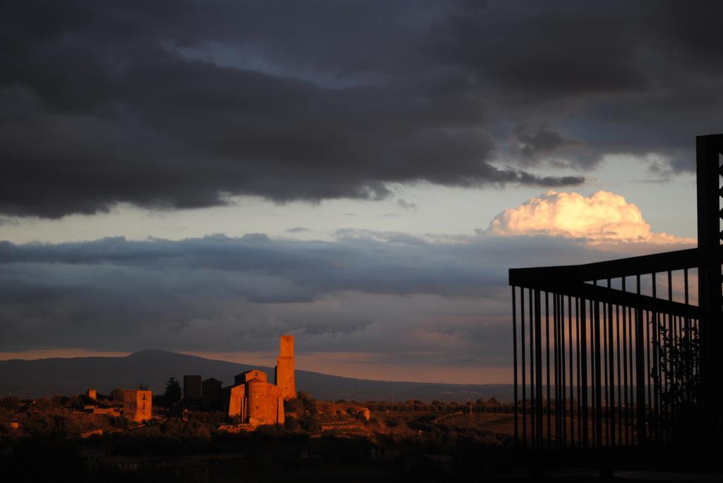Hotel Tuscania Panoramico الغرفة الصورة