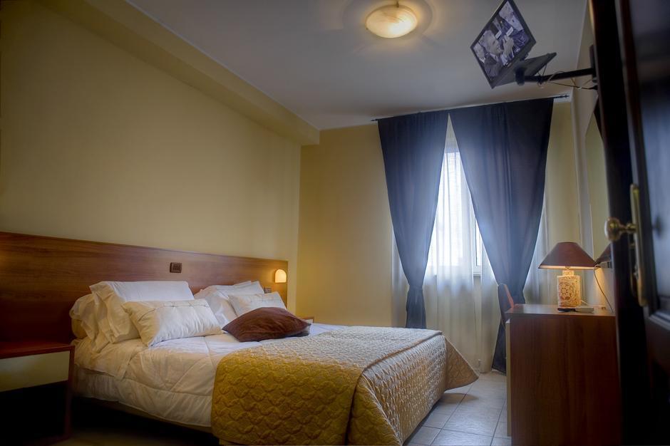 Hotel Tuscania Panoramico الغرفة الصورة