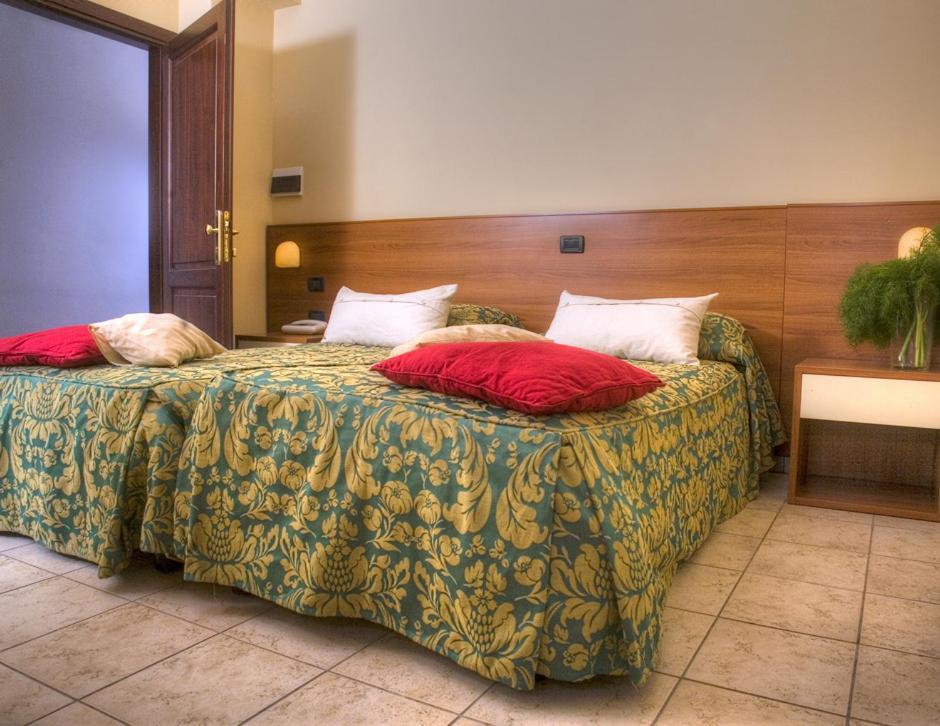 Hotel Tuscania Panoramico الغرفة الصورة